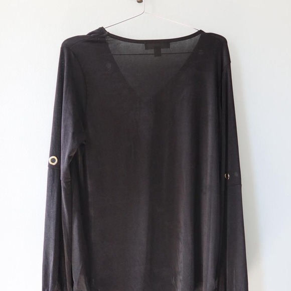 Michael Kors eyelet top gold hardware. V neck - Picture 5 of 5